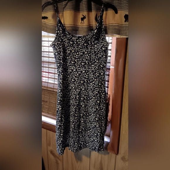 OLD NAVY WOMENS SIZE MEDIUN NAVY BLUE AND WHITE FLORAL MINI DRESS. ☆☆3 FOR $25☆☆ - Picture 4 of 6